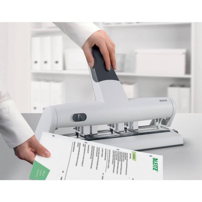 Perforatore a 4 fori a distanza variabile Leitz AKTO 5114 30 fogli grigio metallizzato - 51140184
