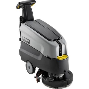 Lavasciuga pavimenti compatta Lavor Dynamic 45B uomo a terra 37011-00053